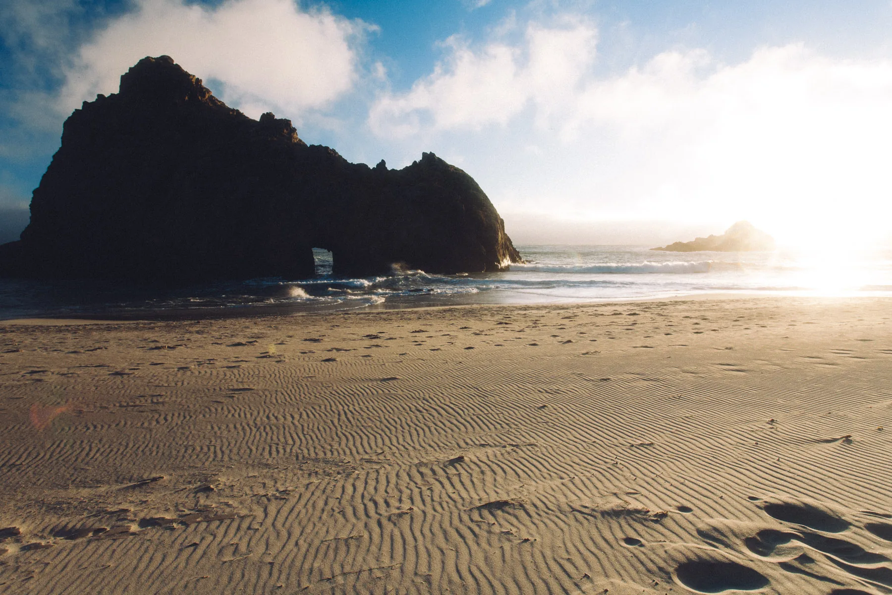 The keyhole arch at Pfeiffer Beach