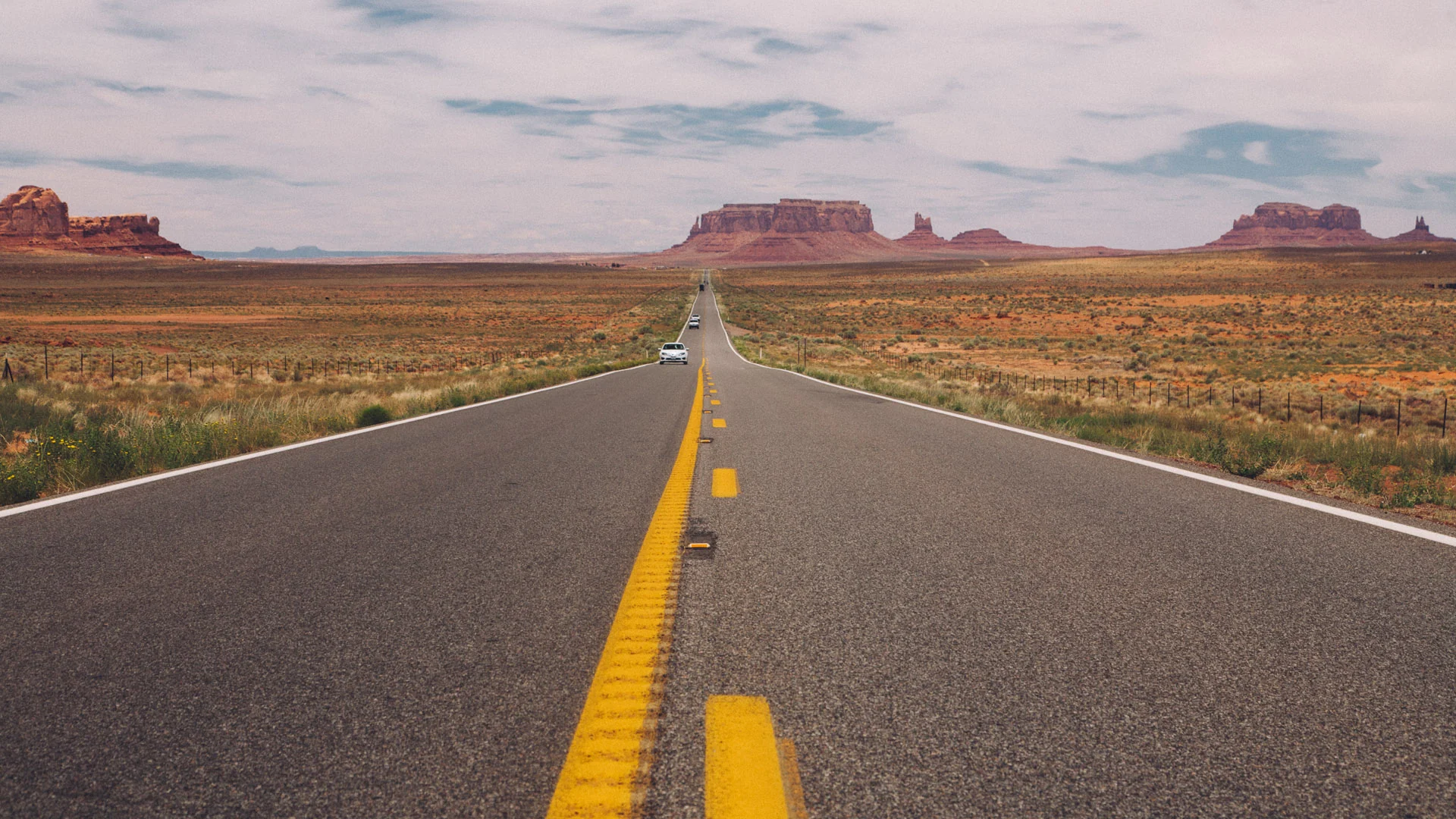 The famous road into Monument Valley