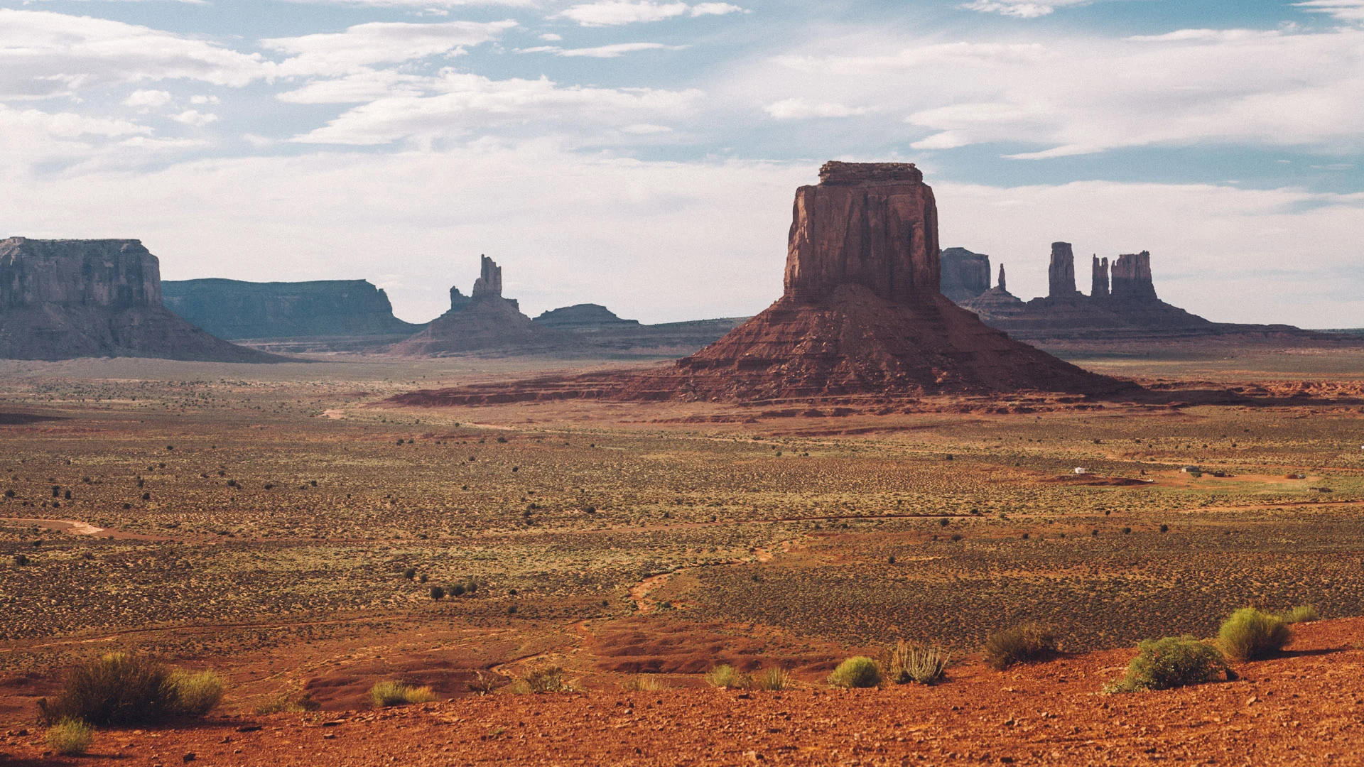 A vast view across Monument Valley