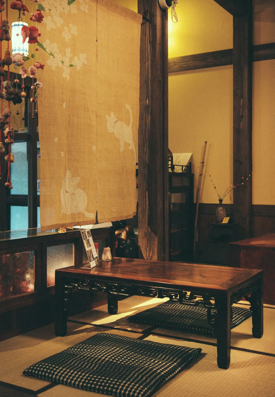 A low table and cushions in the soba restaurant