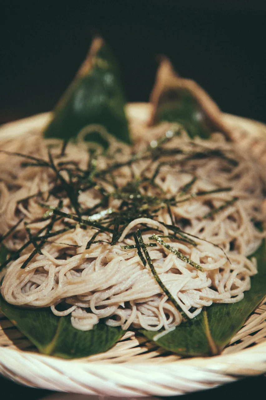 Cold soba noodles on a bamboo basket