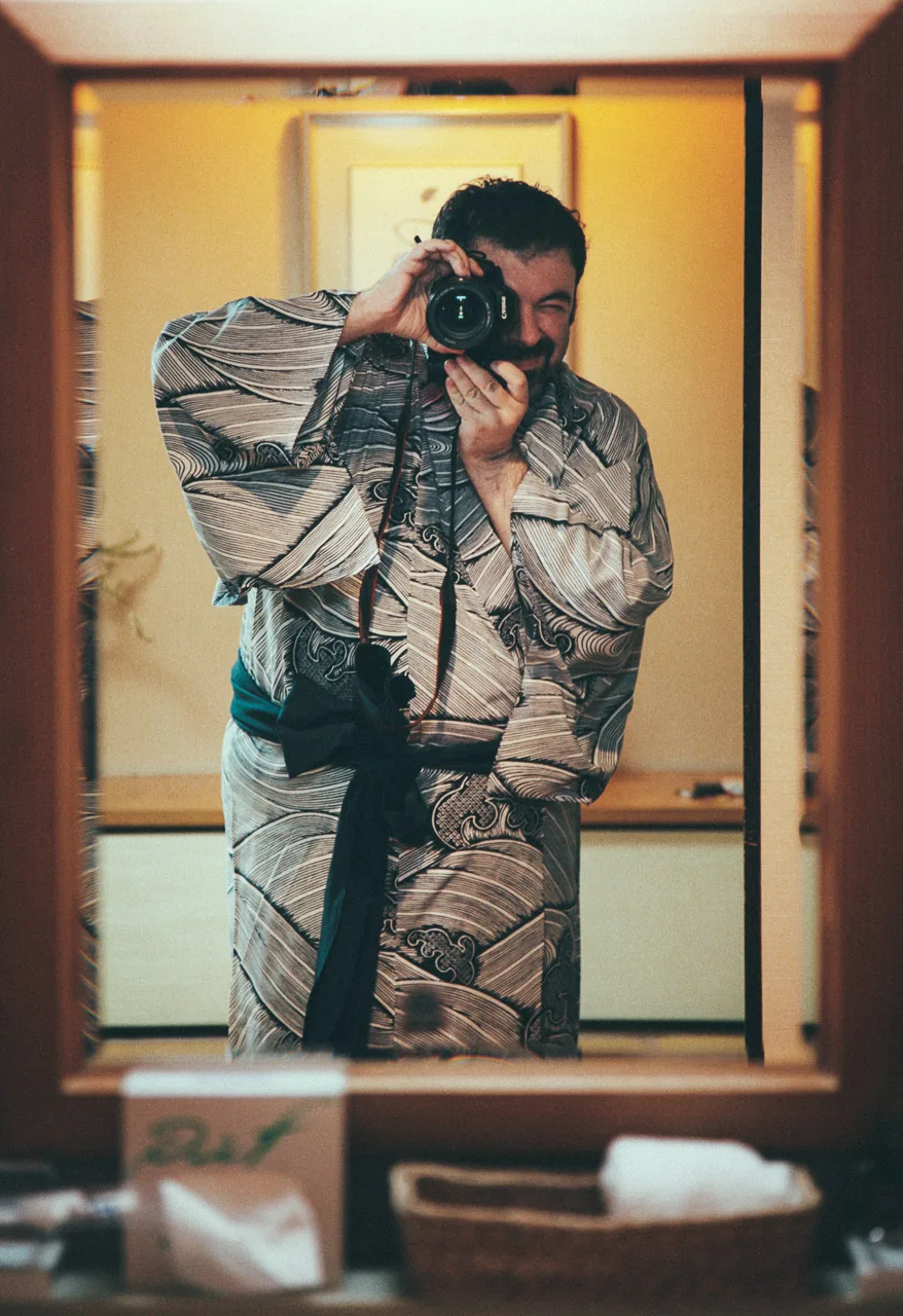 A self-portrait in a yukata in the mirror