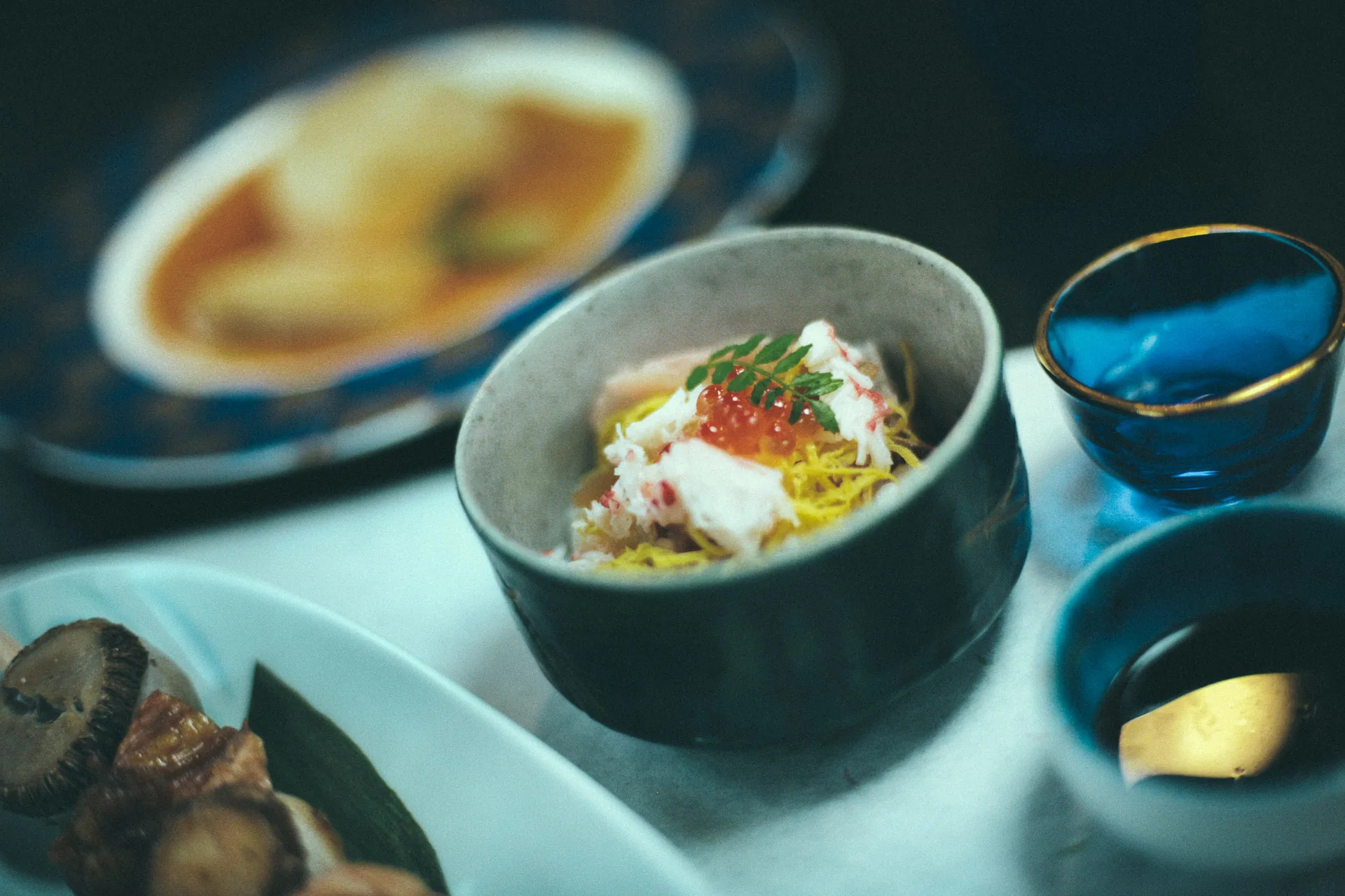Chirashi with salmon roe in a dark bowl
