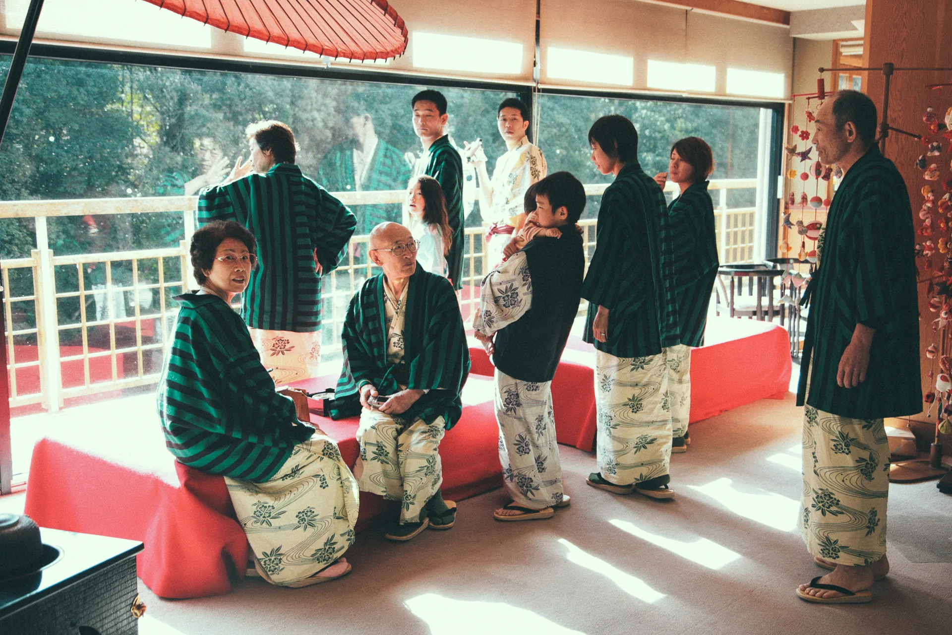 Guests in yukata waiting by the windows