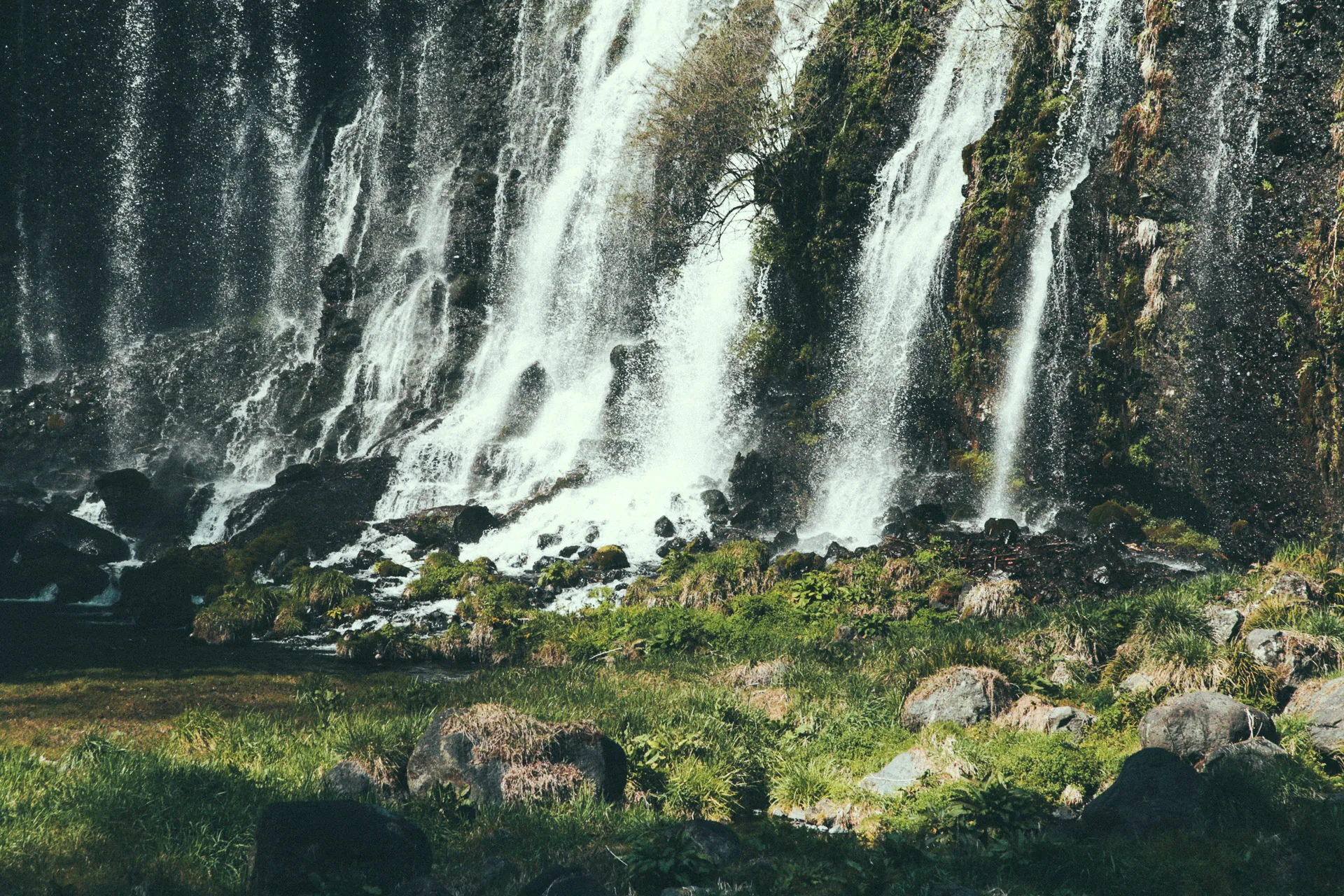 The thin streams of Shiraito Falls