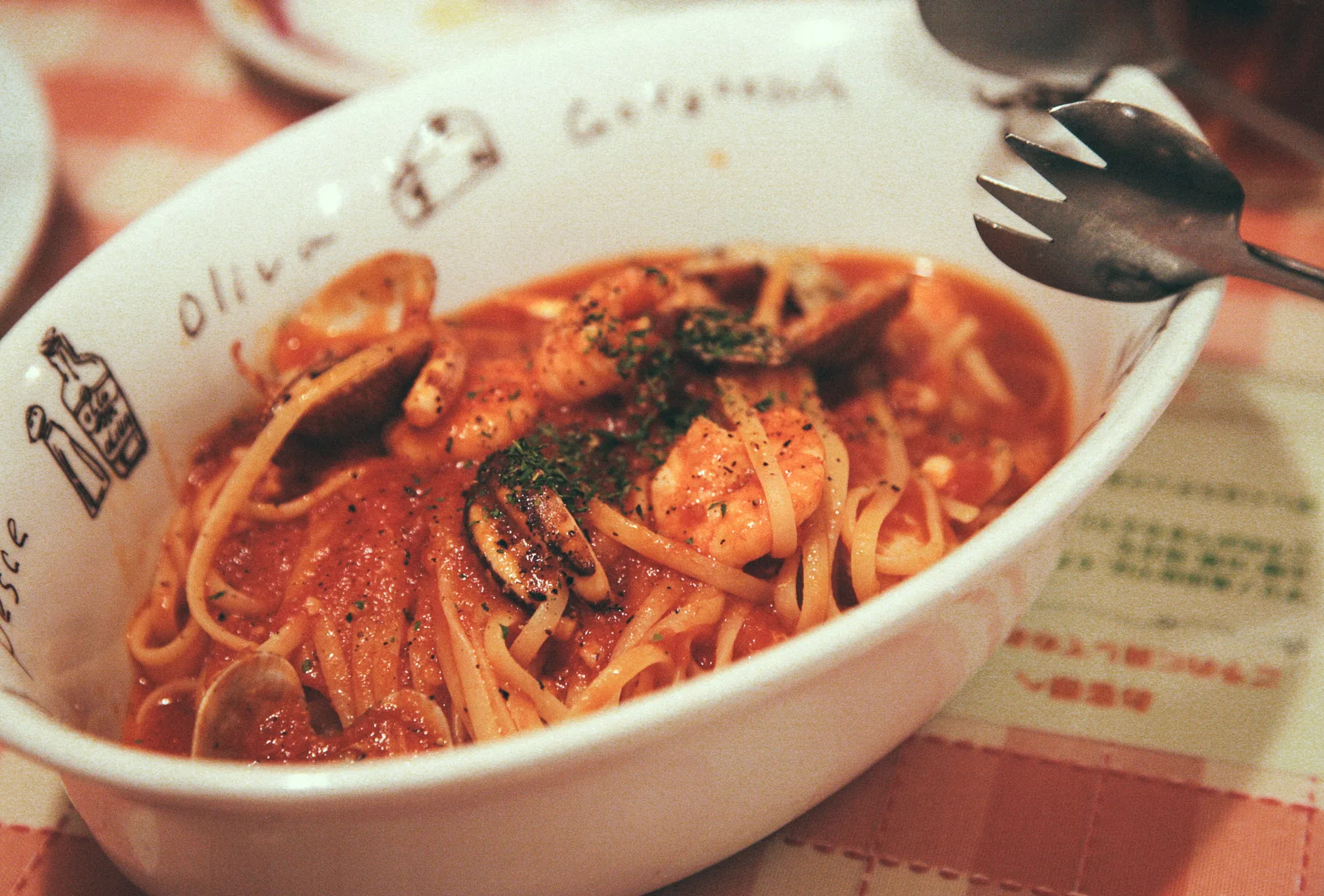 Pasta with clams in tomato sauce